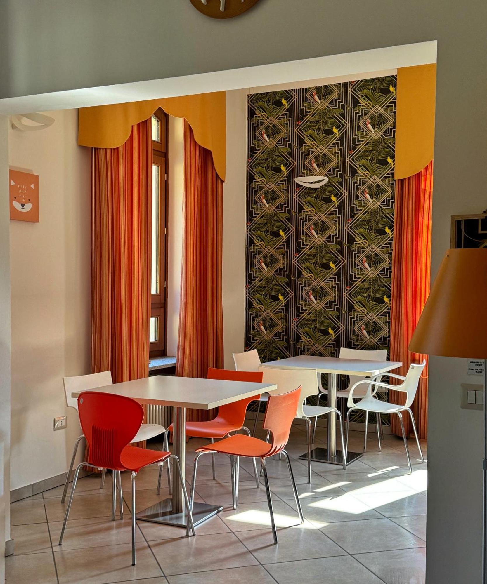Auberge De La Gare - Dortoir & Ostello Hone Exteriör bild