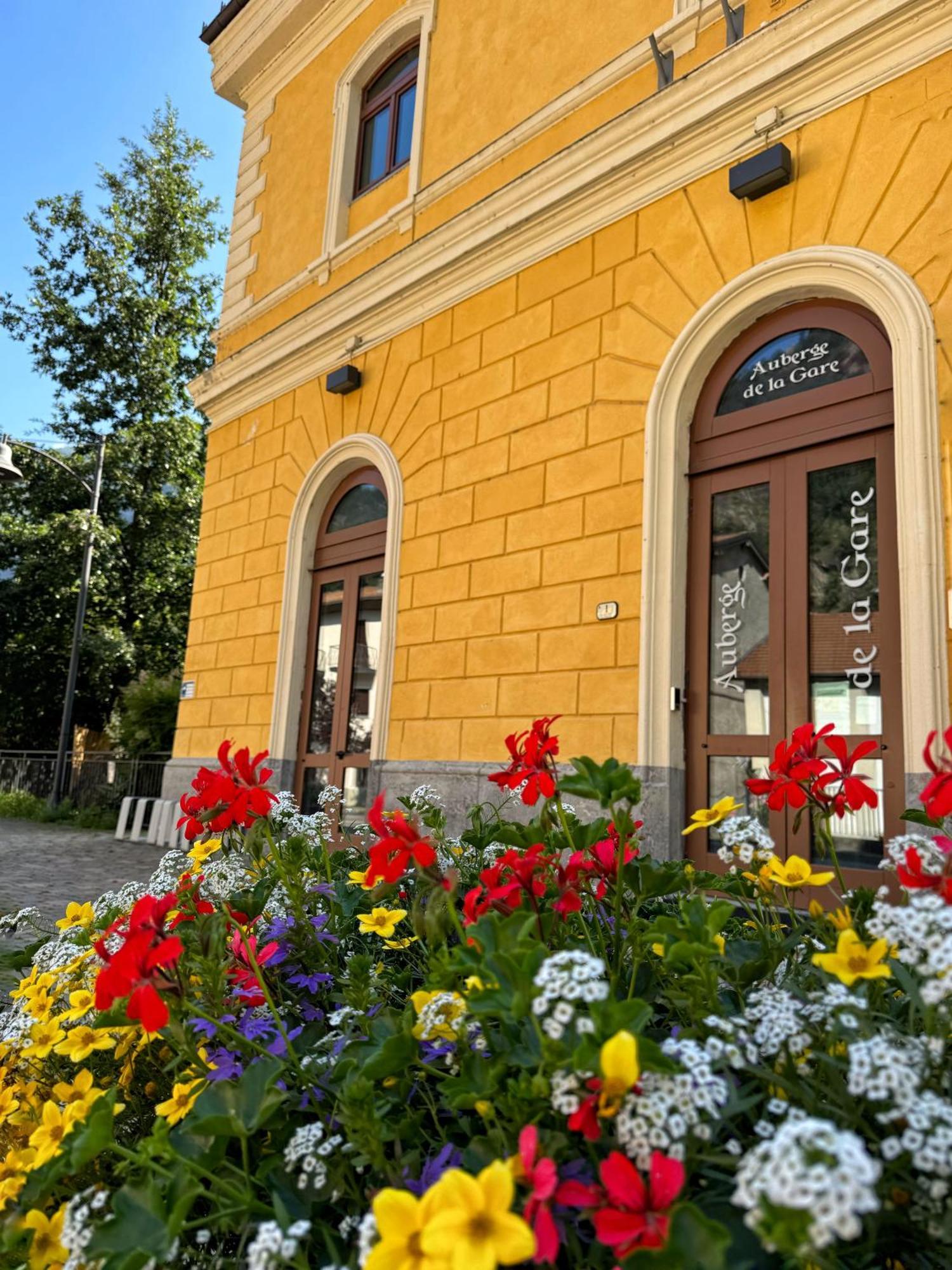 Auberge De La Gare - Dortoir & Ostello Hone Exteriör bild